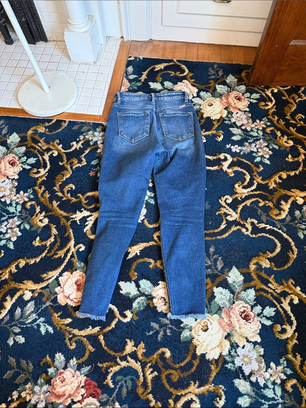 Kancan Frayed V-Notch Ankle Jeans in Medium Blue- worn about 4-5 times. 60 reta - Picture 6 of 7